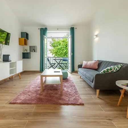 B35 - Gama Top Apartment In Lagos * לאגוּ‏ש
